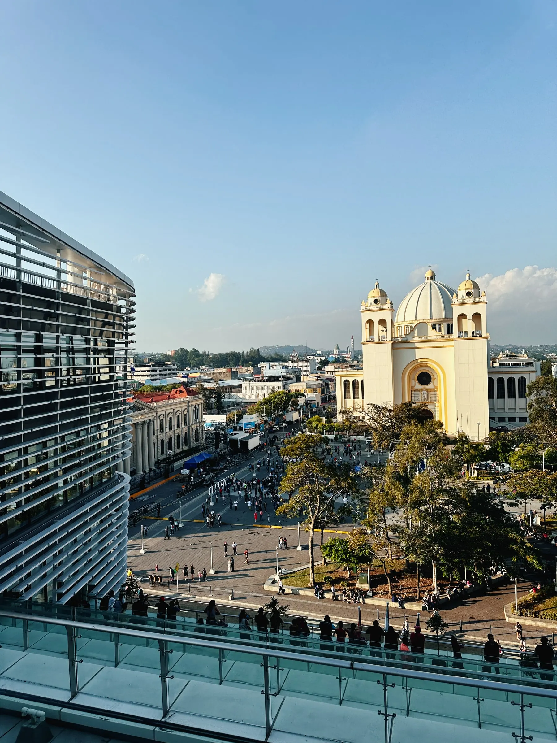 Plaza Gerardo Barrios in San Salvador, with the Catedral Metropolitana, the Teatro Nacional and the Biblioteca Nacional around it