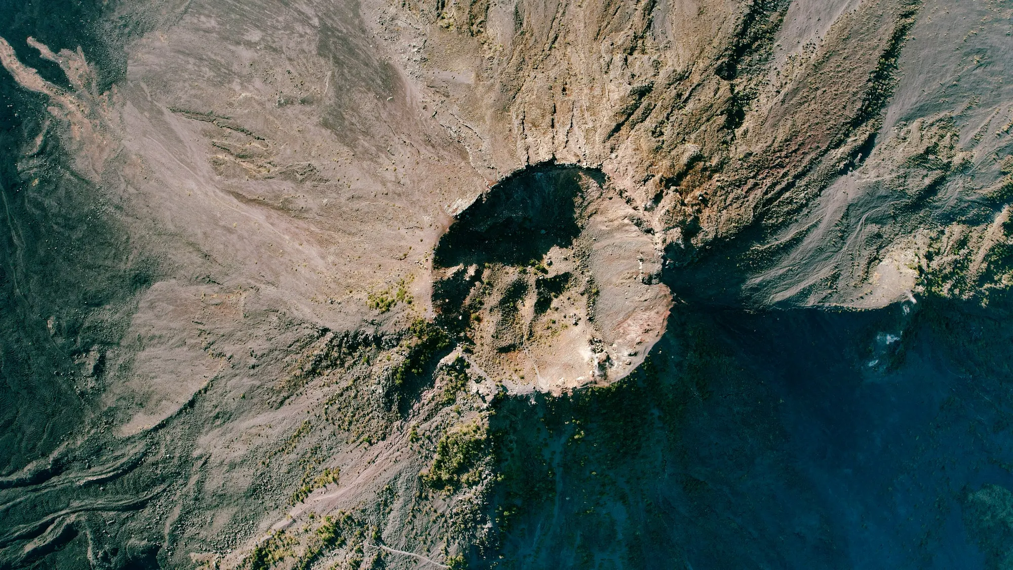 The bare crater of the Izalco volcano seen from directly above